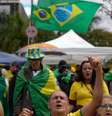 Além de bloquear rodovias, apoiadores de Bolsonaro também foram para frente de quartéis pedir "intervenção federal"  Foto: DW / Deutsche Welle