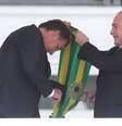 O então presidente Michel Temer passa a faixa presidencial para Jair Bolsonaro em janeiro de 2019.  Foto: Wilton Júnior/Estadão Conteúdo / Estadão
