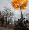 Soldados ucranianos disparam canhão nos arredores de Kherson  Foto: Reuters / BBC News Brasil