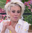 Ana Maria chora com relato de João Carlos Martins sobre cirurgia no cérebro  Foto: Reprodução/TV Globo