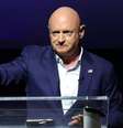O democrata Mark Kelly, um ex-astronauta, derrotou o republicano Blake Masters  Foto: Getty Images / BBC News Brasil