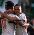 Jogadores do São Paulo celebram gol contra o Goiás  Foto: Isabela Azine / Gazeta Press