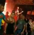 Homem foi flagrado socando jovem em show em Pederneiras (SP)  Foto: Reprodução/Facebook