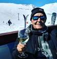 José Flaert viaja o mundo para ver a Seleção brasileira  Foto: Divulgação