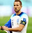 Harry Kane entra em campo com braçadeira de capitão com inscrição contra a discriminação  Foto: Hannah Mckay / Reuters