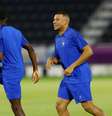 Seleção da França treina para estreia na Copa do Mundo  Foto: REUTERS/Bernadett Szabo