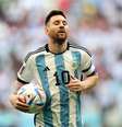 Argentino Lionel Messi em ação durante estreia da Artgentina no Catar  Foto: Carl Recine/Reuters