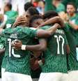 Jogadores da Arábia Saudita comemoram vitória  Foto: Fifa