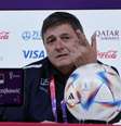 O técnico da Sérvia Dragan Stojković durante a coletiva de imprensa  Foto: Suhaib Salem/Reuters