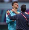 A partida da Inglaterra contra o Irã durou incríveis 117 minutos e 16 segundos, após a lesão do jogador iraniano Alireza Beiranvand  Foto: Getty Images / BBC News Brasil