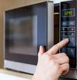 Reflita primeiro sobre as necessidades da sua família antes de comprar um micro-ondas – Foto: Shutterstock  Foto: Guia da Cozinha