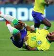 Falta cometida em Neymar durante estreia do Brasil na Copa do Catar, nesta quinta-feira, 24  Foto: Amanda Perobelli/Reuters
