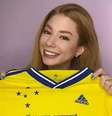 Influencer erra e compra camisa do Cruzeiro achando que é do Brasil  Foto: Reprodução/Instagram