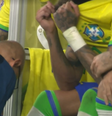 Neymar chora após se machucar no jogo de estreia da Seleção   Foto: TV Globo