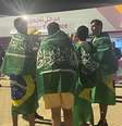 Com bandeiras do Brasil e Arábia Saudita, os quatro amigos adotaram a seleção de Tite  Foto: Aline Küller, do Catar
