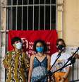 Imagem mostra integrantes do Movimento de Mulheres Olga Benário na Casa Preta Zeferina.  Foto: Divulgação/Isabella Tanajura / Alma Preta