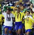 Brasil levantou a taça da Copa do Mundo pela última vez em 2002  Foto: Alex Livesey/Getty Images