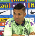 O volante Casemiro durante coletiva da Seleção Brasileira neste sábado, 26  Foto: Reprodução/TV Globo