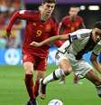 A partida mais esperada fechou o domingo: Espanha x Alemanha. Muito movimentado, o jogo acabou 1 a 1.  Foto: Ina Fassbender / AFP / Lance!