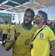 Neymar de papelão ganhou beijos de torcedor confiante   Foto: Aline Küller/Terra