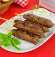 Guia da Cozinha - Mini kaftas no palito: surpreenda seus convidados com essa receita árabe  Foto: Guia da Cozinha