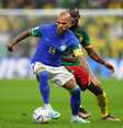 Daniel Alves durante a partida entre Brasil e Camarões pela fase de grupos da Copa do Catar  Foto: Bagu Blanco / Estadão