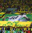 Torcida brasileira leva desejo de melhora de Rei Pelé ao Catar  Foto: REUTERS