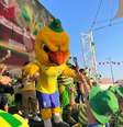 Torcida tem se reunido em evento privado em Doha antes das partidas da Seleção Brasileira  Foto: Aline Küller/Terra