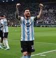 Como os brasileiros acompanharam a classificação argentina no avião
  Foto: Mohamed Messara/EFE/EPA / Lance!