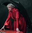 Gwendoline Christie como Lúcifer em 'Sandman'  Foto: Laurence Cendrowicz/Netflix