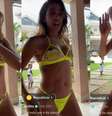 Esse biquíni de Anitta com neon e transparência vai elevar a temperatura da moda praia no verão. Detalhes!.  Foto: Reprodução, Tik Tok/ Anitta / Purepeople