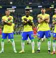 Jogadores comemoram gol em partida do Brasil x Coreia do Sul  Foto: Annegret Hilse/Reuters