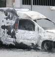Criminosos colocaram fogo em um ônibus e em dois carros durante uma tentativa de assalto a caixas eletrônicos em um supermercado no Parque Residencial Cocaia  Foto: ADELEKE ANTHONY FOTE/THENEWS2 / Estadão