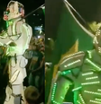 Bolsonaristas cantam hino nacional para 'robô patriota' em SC; veja vídeo  Foto: Reprodução