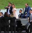 O presidente Jair Bolsonaro acompanhado da esposa e do filho Carlos Bolsonaro chega ao Congresso Nacional para a solenidade de posse no automóvel Rolls-Royce em janeiro de 2019  Foto: Fabio Pozzebom / Agência Brasil / Estadão
