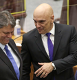 Tarcísio de Freitas e Alexandre de Moraes em posse de ministros do STJ  Foto: Fábio Rodrigues-Pozzebom/Agência Brasil