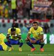 Jogadores brasileiros ficaram desolados após a eliminação da seleção para a Croácia nos pênaltis  Foto: DW / Deutsche Welle