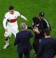 Cristiano Ronaldo é alvo de tentativa de ataque após derrota na Copa  Foto: REUTERS/Paul Childs