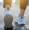 Andar para trás pode melhorar a estabilidade e equilíbrio do corpo  Foto: Getty Images / BBC News Brasil