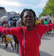 Woman cries as people are displaced by gang violence, Port-au-Prince, 19 November, 2022  Foto: Reuters / BBC News Brasil