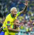 Neymar e Daniel Alves na Copa 2022  Foto: Reuters
