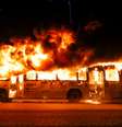 Ônibus é incendiado em noite de atos violentos na capital federal   Foto: Adriano Machado