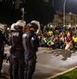 Policiais e militantes bolsonaristas em Brasília   Foto: Adriano Machado