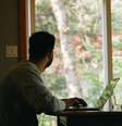 Home office diminuiu quantidade de gases emitidos por carros, mas pode ter causado outros impactos difíceis de mensurar  Foto:  Yasmina H / Unsplash
