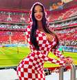 Tudo aconteceu após sua presença na estreia da seleção da Croácia. Ivana chamou imediatamente a atenção dos fotógrafos. Depois o mundo fez o papel de mostrá-la.  Foto: Reprodução do Instagram @knolldoll / Flipar