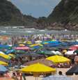 Praia do Tombo, no Guarujá (SP)  Foto: Felipe Rau/Estadão / Estadão