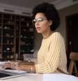 Muitos empreendedores e, principalmente, empreendedoras comentam sobre a dificuldade de cobrar um preço justo pelo seu trabalho e encontrar quem pague do jeito merecido.   Foto: iStock
