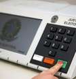 Urna eletrônica é usada no Brasil desde 1996  Foto: TRE-RN