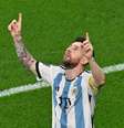 Com gol marcado diante da França, o atacante argentino Lionel Messi subiu dentro da lista dos maiores artilheiros da história das Copas do Mundo, igualando marca de Pelé. Veja o ranking!  Foto: Glyn KIRK/AFP / Lance!
