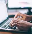 Este texto foi escrito por uma repórter ou por inteligência artificial?  Foto: Glenn Carstens / Unsplash